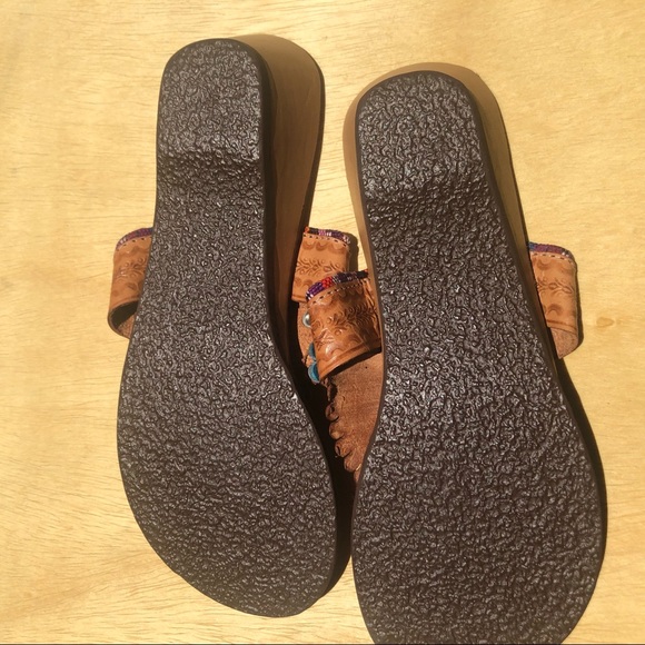 El Salvador Multicolor Leather Sandals - Picture 3 of 7